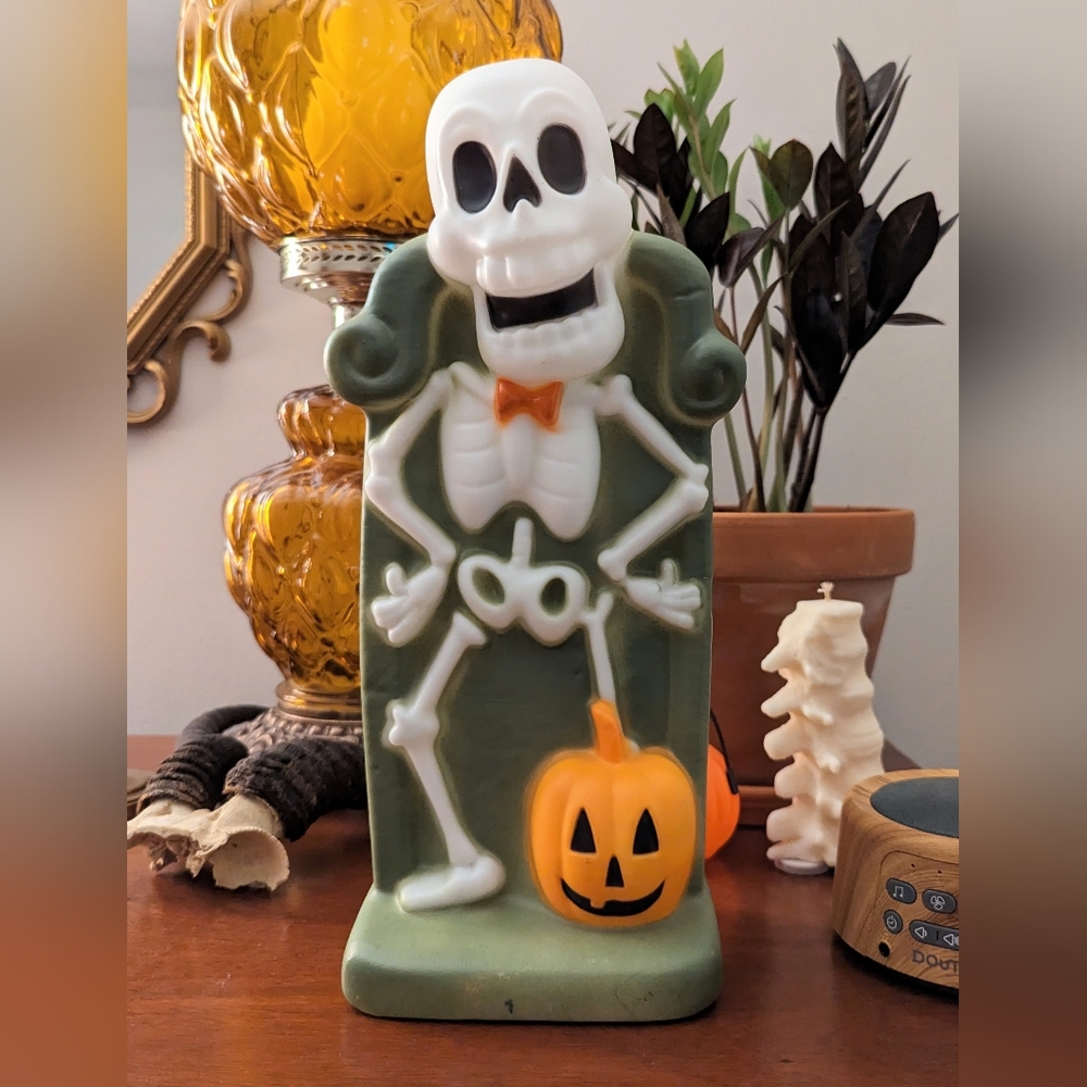 ‼️LAST CHANCE‼️ Hyde & EEK! Skeleton Halloween Blow Mold